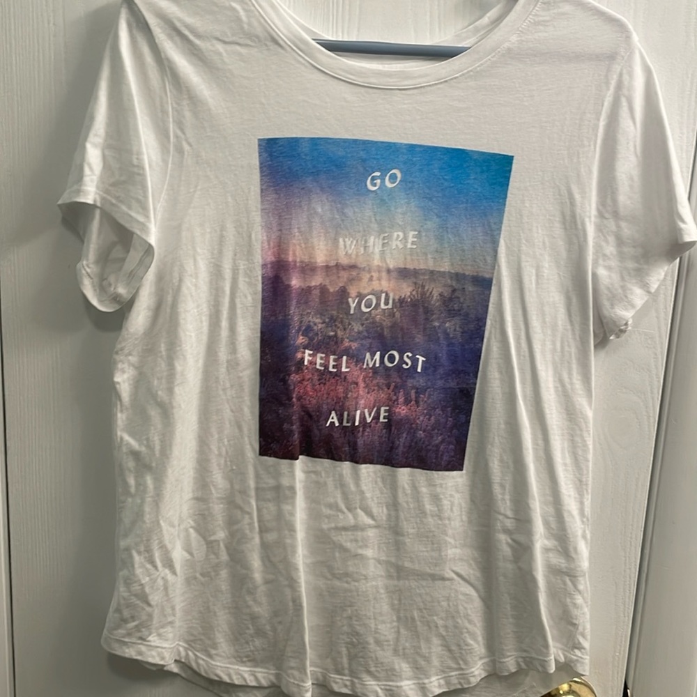 Old Navy Go where you feel most alive Tee. Size L